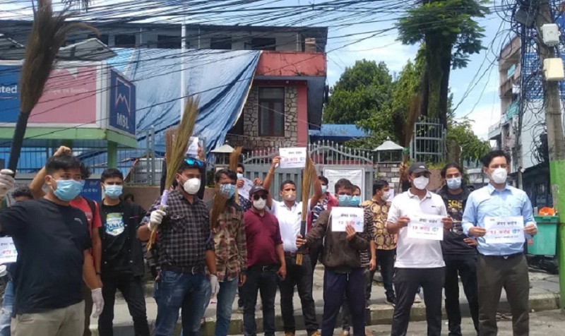 पोखरा महानगरभित्र १३ करोडको हिसाव माग्दै मौन विरोध प्रर्दशन