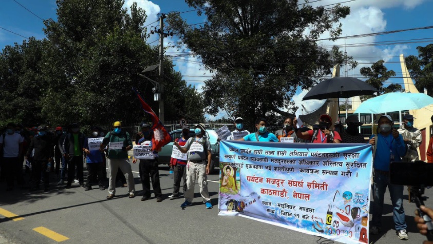 आज पर्यटन दिवस, पर्यटन मन्त्री भट्टराईकाे राजीनामा माग्दै पर्यटन मजदुरहरुकाे प्रदर्शन