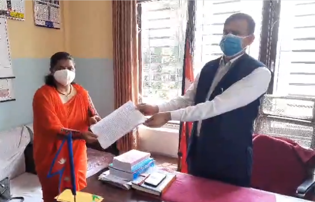 हिन्दुवादीहरुद्वारा मठ मन्दिर खुलाउन दबाब दिंदै दिए एक घण्टा धर्ना
