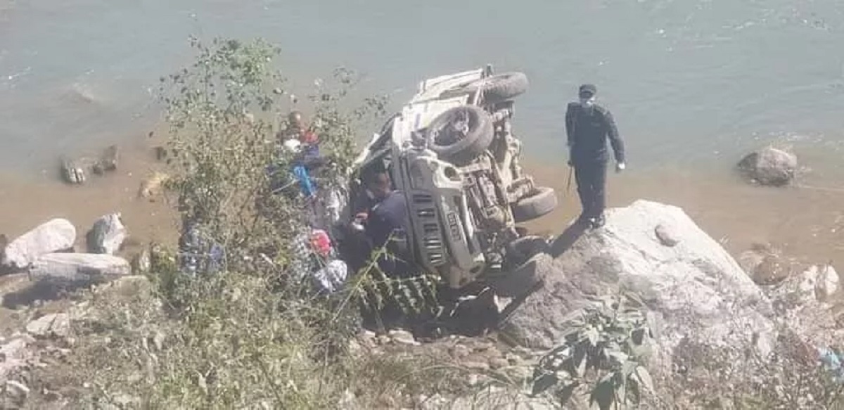 जिप कालीगण्डकी नदीमा खस्दा एकको मृत्यु, १० जना घाईते