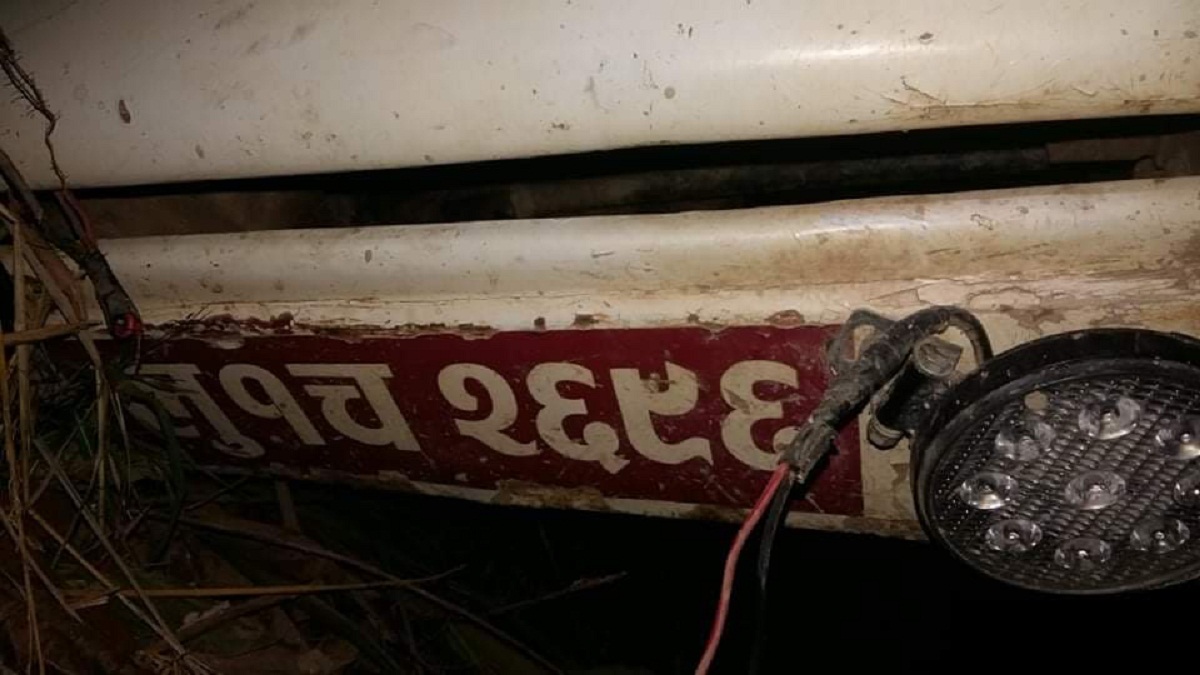 स्याङजाको भीरकोटमा पराल बोकेको जीप दुर्घटना एकको मृत्यु  ४ जना घाइते