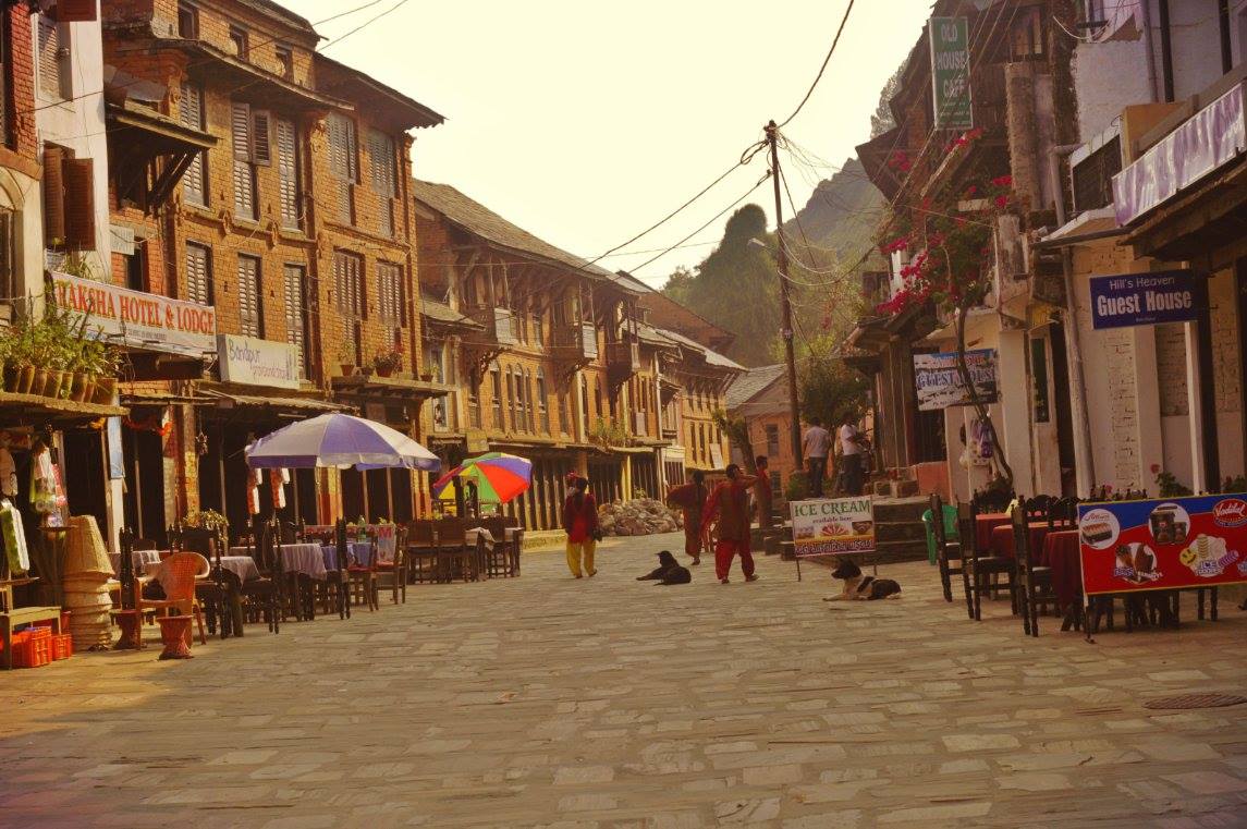 कोभिडका कारण अस्तव्यस्त बन्दीपुरमा आन्तरिक पर्यटक आउन थाले