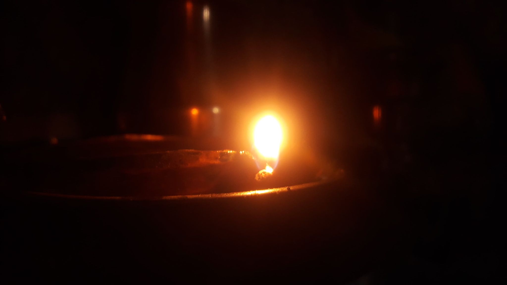 मैनबत्तीबाट आगो सल्केर घरमा आगलागी हुँदा झापामा सात वर्षीया बालिकाको मृत्यु