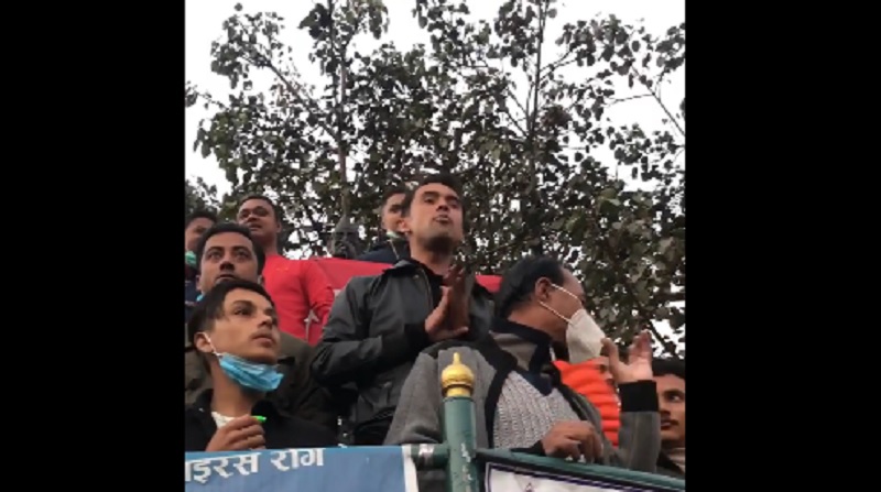 पोखराको चिप्लेढुङ्गामा भोलिको प्रदर्शनमा उत्रिन आग्रह गर्दै नेविसंघको सिठी जुलुस