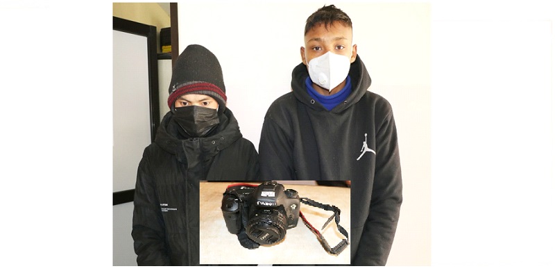 पोखरामा तेर्सापटीमा २,५०,००० बराबरको Canon EOS7D क्यामेरा चोरी गर्ने दुई जना पक्राउ