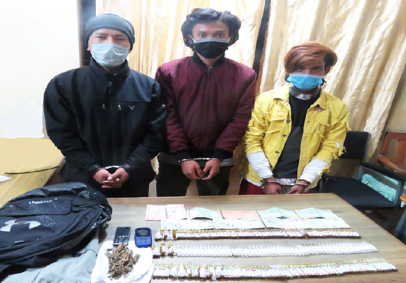 पोखरा ११ काँहु भञ्ज्याङबाट लागूऔषध सहित तीन पक्राउ