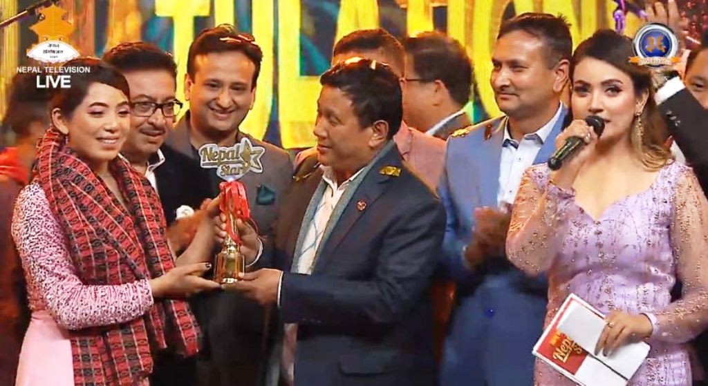 पोखराकी एलिना गुरुङले जितिन्,  वाईवाई नेपाल स्टार गायन प्रतियोगिताको उपाधी