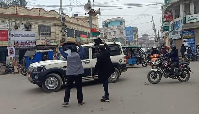 पार्टी छाडेका मधेशी नेताले जसपा नेता राजेन्द्र महतोलाई कालोझण्डा देखाए