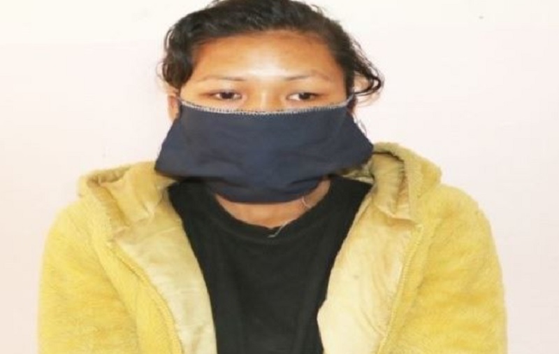 पोखरामा पाचँ बर्षीया बालिकालाई ललाईफकाई एकान्तमा लगी सुनको मुन्द्रा चोरी फरार युवती पक्राउ