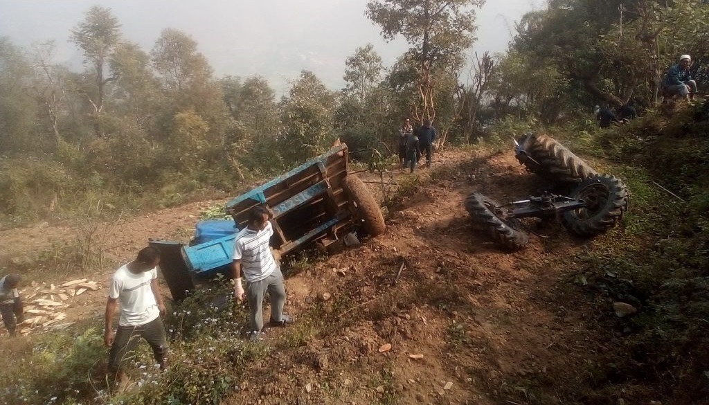 तनहुँमा भएको ट्रयाक्टर दुर्घटनामा एक यात्रीको घटनास्थलमा नै मृत्यु, तीन घाइते