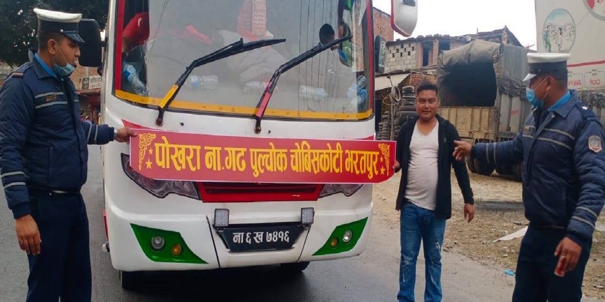 यात्रीलाई झुक्याउने २१ सवारी साधनलाई कारबाही