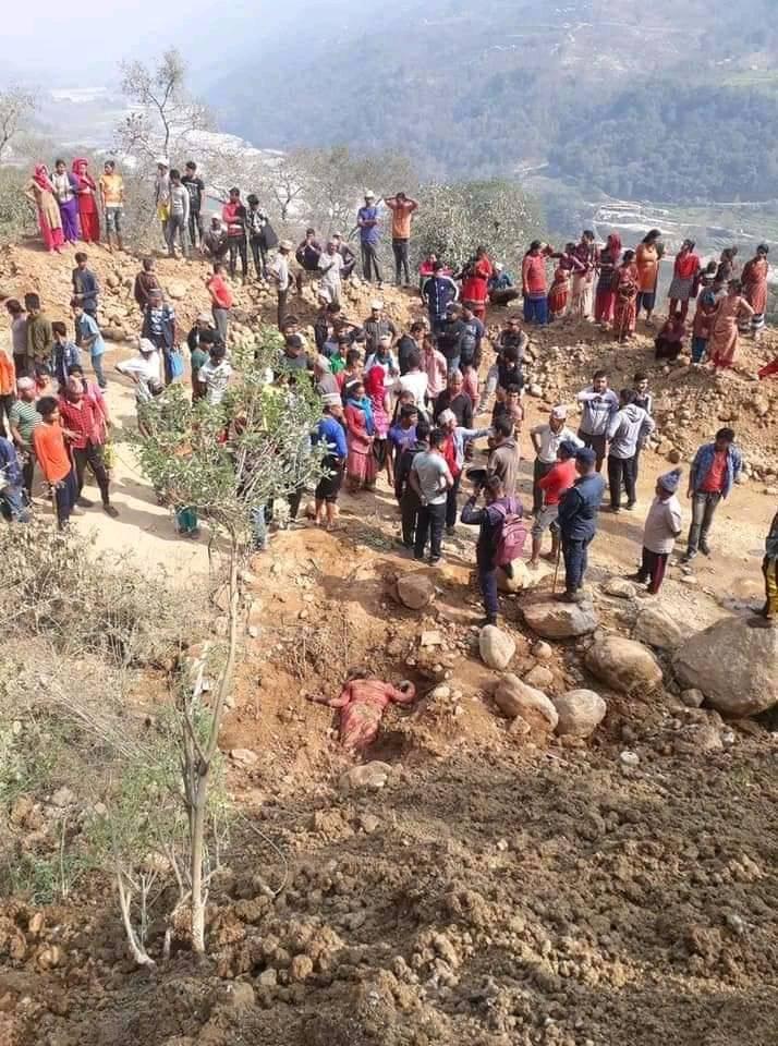डोजरले फालेको माटोले पुरिएर महिलाको मृत्यु