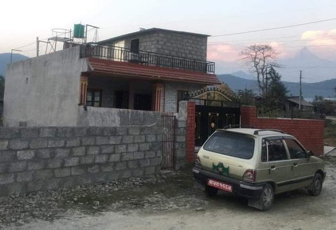 पोखराबाट घरमा पार्किङ गरि राखेको निजी कार चोरी