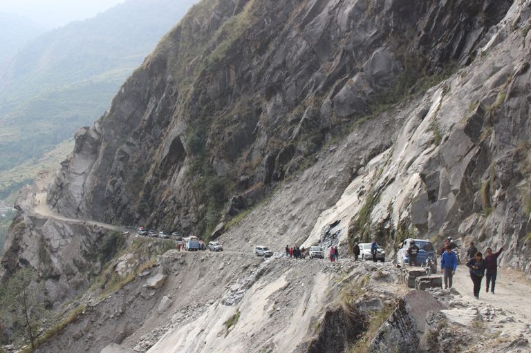 मुस्ताङको काभ्रेभीरबाट मोटरसाइकल कालिगण्डकीमा खस्दा हेम्जाका पौडेलको मृत्यु