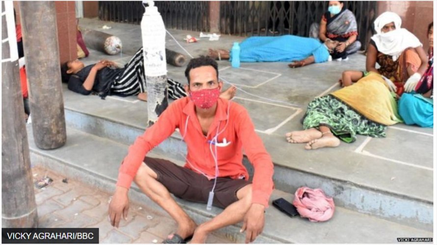 अक्सिजनको अभावमा छटपटाई रहेका बिरामीलाई नि:शुल्क अक्सिजन बाँडीरहेका एम्बुलेन्स चालक पक्राउ