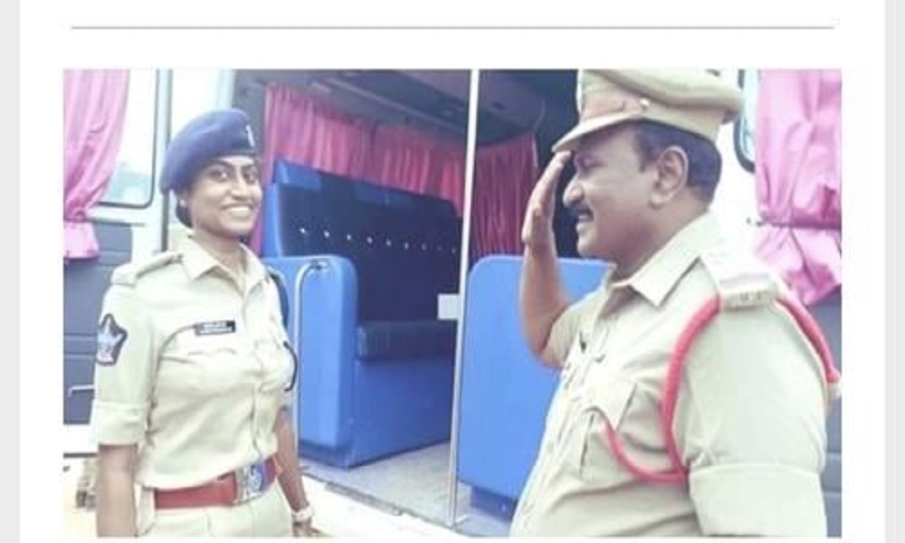 भाइरल फोटो : हाकिम बनेर आएकी छोरीलाई प्रहरी कर्मचारीको सलाम