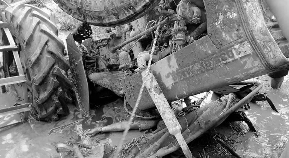  खेत जोत्ने क्रममा ट्याक्टर पल्टिदा चितवनमा ट्याक्टर चालकको मृत्यु