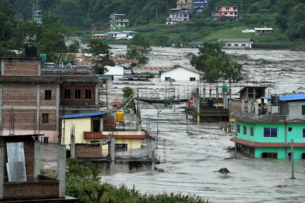मेलम्चीमा पुन: बाढी, थप तीन घर बगायो