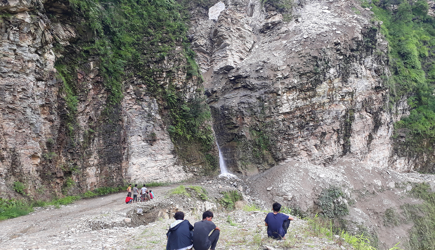 जैदी-बाग्लुङ सडकमा मन’परी भाडा ,बलेवा सडकमा जो’खिम मोलेर यात्रा
