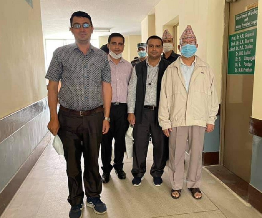 अस्प’तालबाट डि’स्चार्ज भए माधव नेपाल