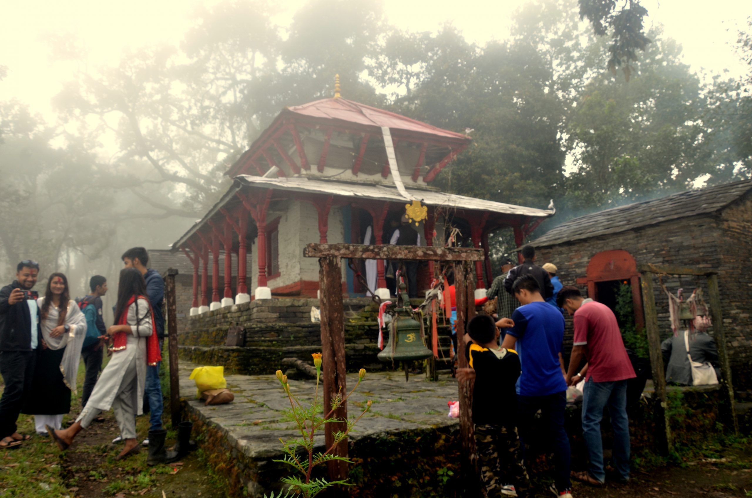 जैमिनिको माइकाथान मन्दिरमा दर्शना’र्थीको रौ’नक (तस्बिर)
