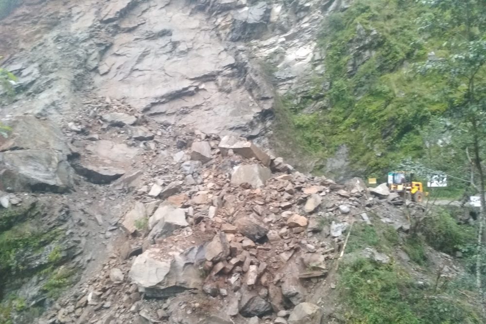 ३ महिनापछि खुल्यो मनाङ जो’ड्ने सडक , बेँसीशहर-चामे स’डकमा मन’परी भाडा !
