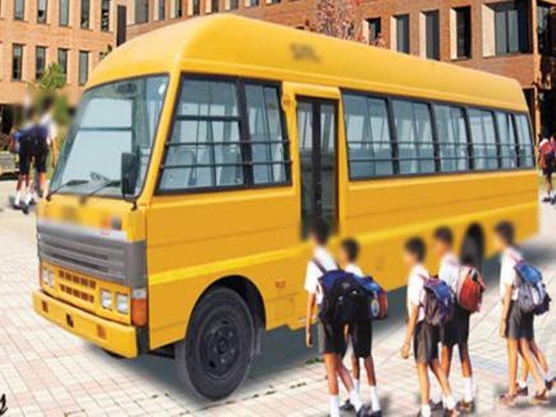 स्कुलबसबाट खसेर बिद्यार्थीको निधन