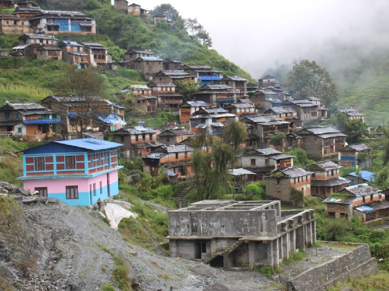म्याग्दीको मल्कबाङमा निर्माणाधीन स्वास्थ्य चौकी भवन अलपत्र, पूर्वाधार अभावमा सेवा प्रभावित