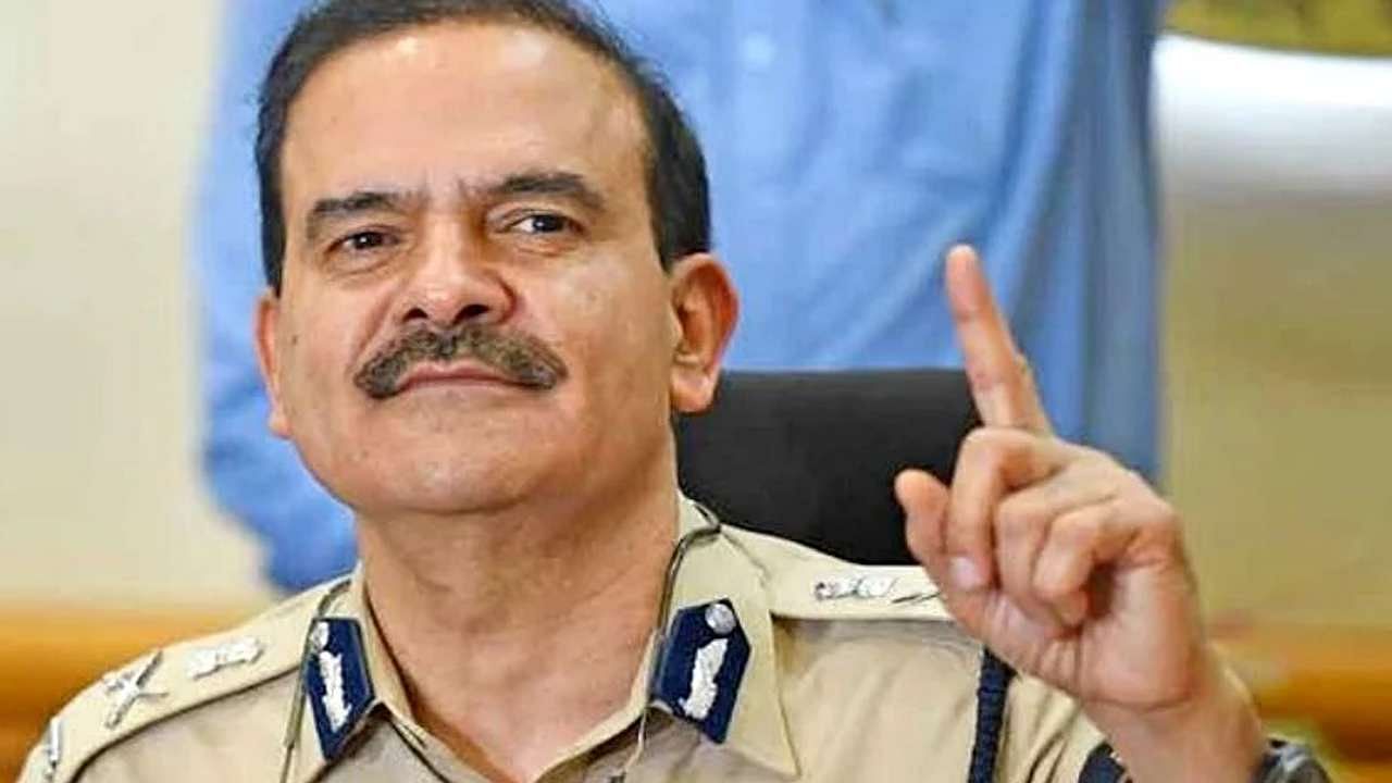 मुम्बइका पुलिस प्रमुख भगौडा अपराधी घोषित
