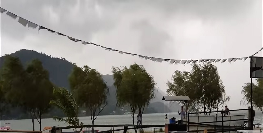 बिहानैदेखिको देशभर भारी वर्षा र हिमपात, पर्वतारोहण-हवाइ यात्रा नगर्न आग्रह