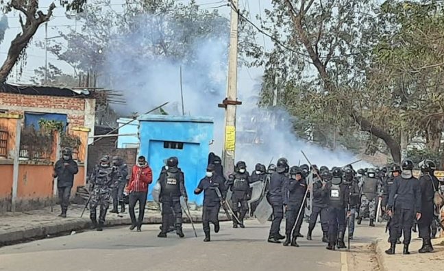 राष्ट्रियसभा चुनाव : जनकपुरमा मतदानस्थल नजिक सिके राउतका कार्यकर्ता र प्रहरीबीच झडप
