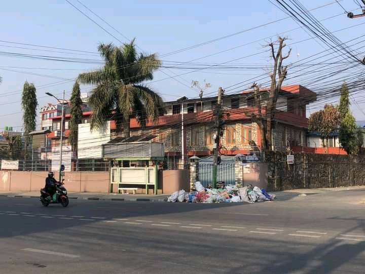 महानगर र स्थानीय बासिन्दाबीच फेरि चार बुँदे सहमति : छ दिनपछि पोखरामा फोहोर उठ्न थाल्यो