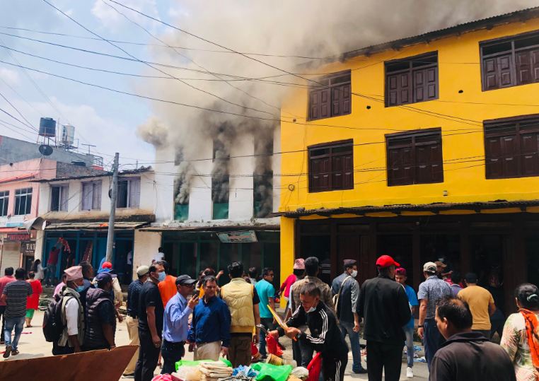 कुश्मा बजारमा आगलागी : एक घर पूर्ण रूपमा जलेर नष्ट