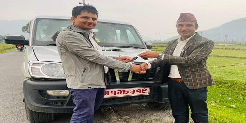 एमालेले रुपा गाउपालिकामा पुरानै प्रमुख र उपप्रमुख दोहोर्याउने : प्रमुख ओझाले गाडी फिर्ता गरे