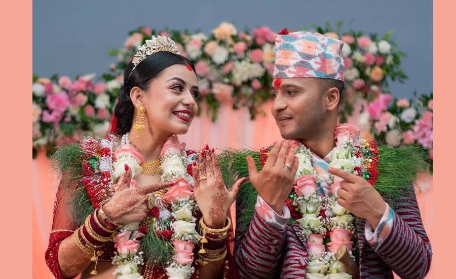 वैवाहिक जीवनमा बाँधिए अभिनेत्री नीता ढुंगाना र ज्योतिषी हरिहर अधिकारी
