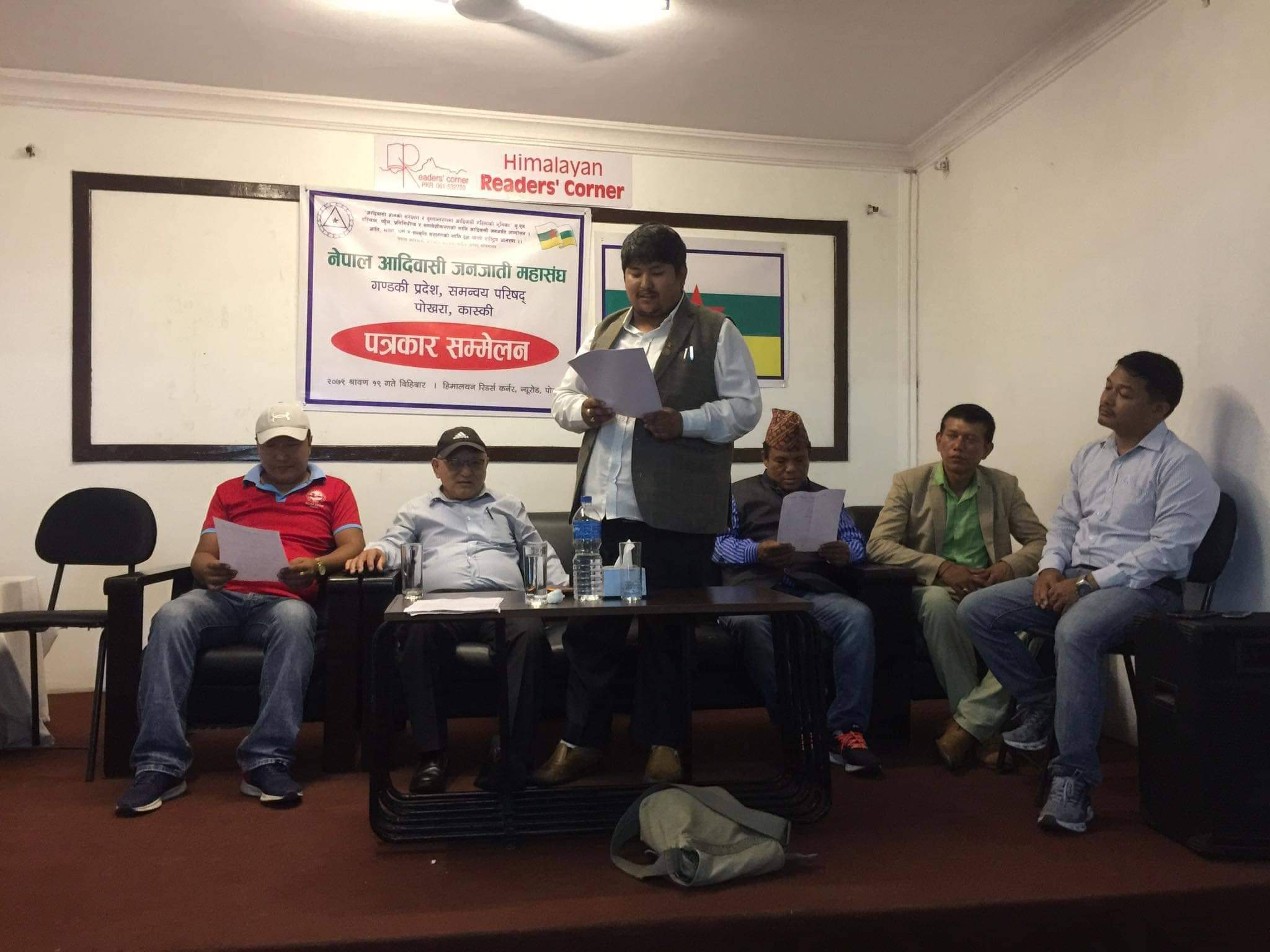 अादिवासी दिवसमा पाेखरामा झांकी सहित विशाल र्याली