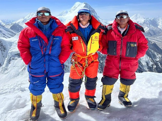 उत्तरी गोरखाका दुई युवाद्वारा पलपलमा मारिन सक्ने खतरनाक माउन्ट केटूको सफल आरोहण