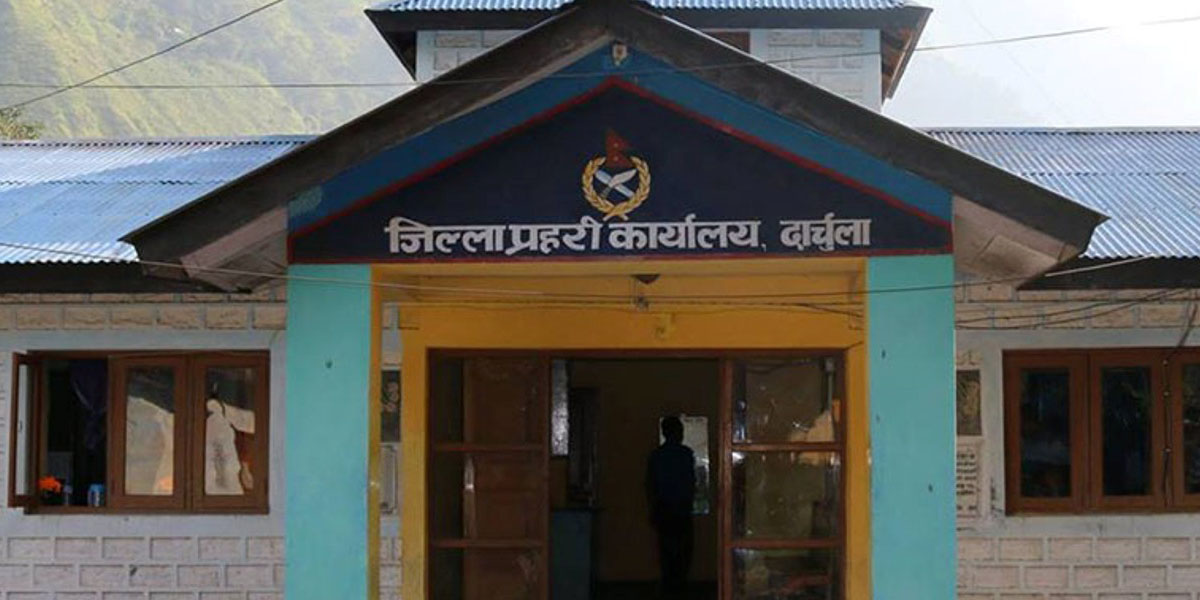 रक्सी खाएर डाक्टरलाई दुर्ब्यबहार गर्ने धामी दार्चुलाबाट पक्राउ
