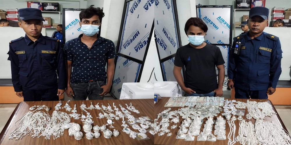 अवैध रूपमा चाँदीका गरगहनाहरू कारोबार गर्ने एक भारतीयसहित  दुई जना पोखराबाट पक्राउ, ठुलो मात्रामा चाँदीका गहना बरामद