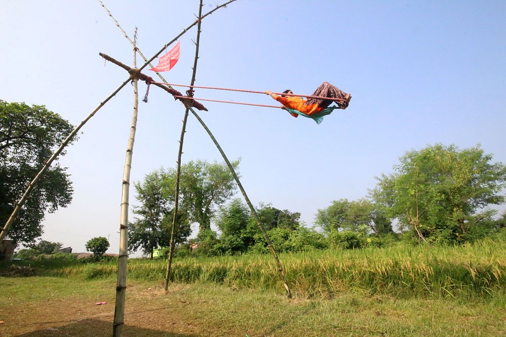 मेलामा पिङ खेल्ने क्रममा खसेर ६४ वर्षीया बृद्धाको मृत्यु