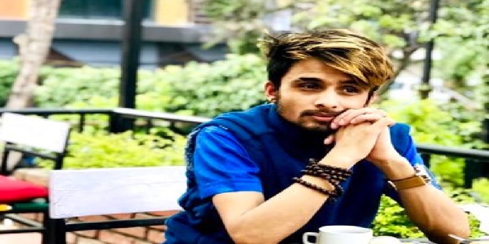 अष्ट्रेलियामा आत्महत्या प्रयास गरेका गायक प्रकाश दुतराज गायिका भूमिका गिरीसंग नेपाल फर्किदै
