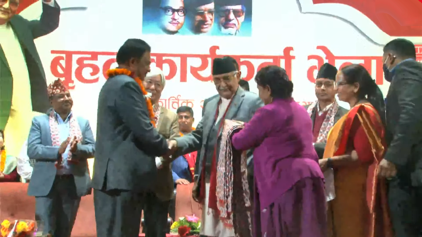 सत्तारुढ गठबन्धनका नेताहरुलाई एमाले अध्यक्ष ओलीको प्रश्न : भावी प्रधानमन्त्री को हो ?