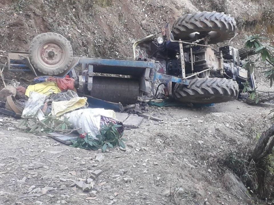 बारी जोत्ने क्रममा तनहुँमा ट्रयाक्टर पल्टिएर च्यापिदा चालकको मृत्यु