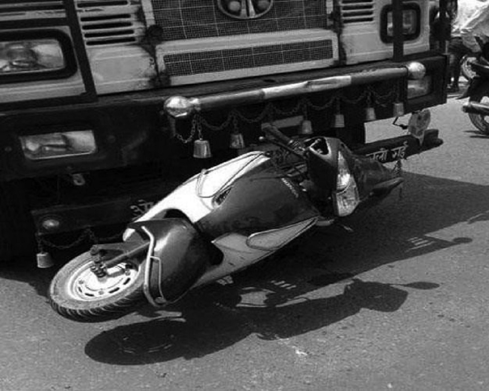 ट्रकले स्कुटरलाई ठक्कर दिदा कपिलबस्तुमा छोराको मृत्यु, बाबु घाइते