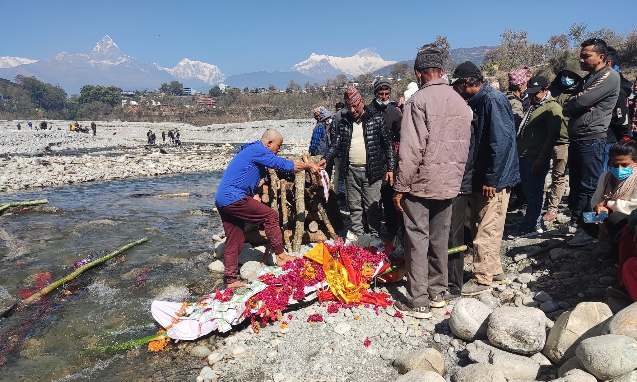 लोकप्रिय दोहोरी गायक भिम पौडेल पोखराको रामघाटमा बिलाए (तस्बिरसहित)
