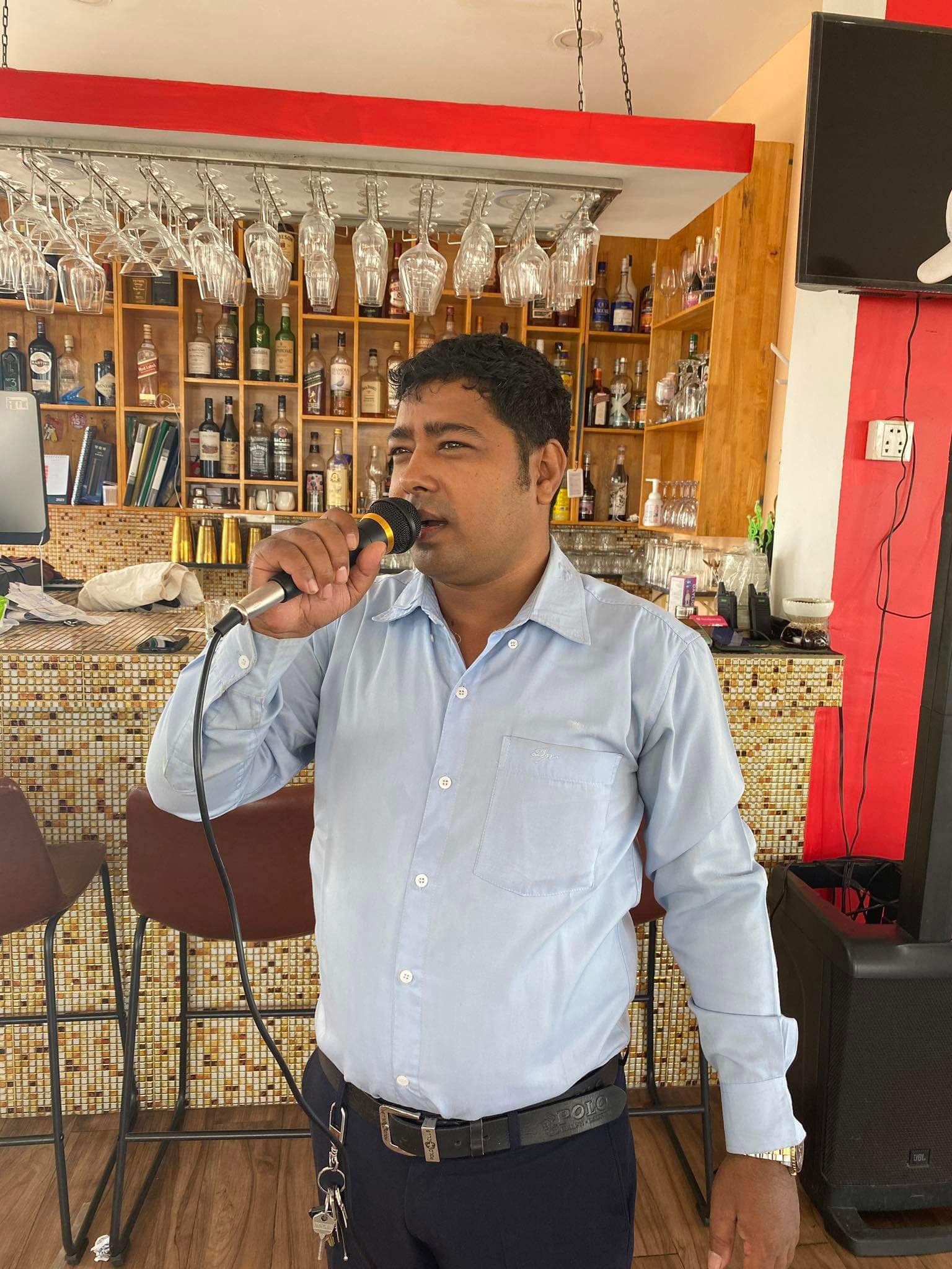 कम्बोडियाको विभिन्न सहरमा लोक दोहोरि घन्काउदै बाग्लुंगका गाएक बोबी !