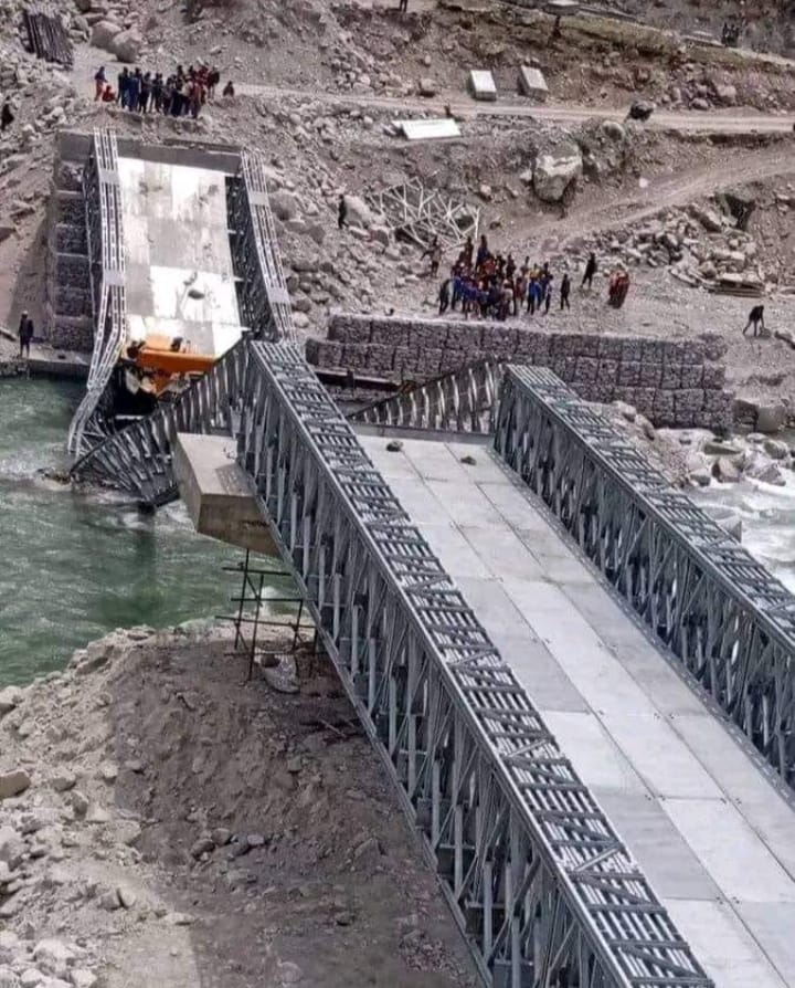 जाजरकोट - डोल्पा सडक खण्ड अन्तरगत जाजरकोटको तल्लुबगर र रुकुम पश्चिमको आठविसकोट जोड्ने भेरी नदीमाथि निर्माणाधीन बेलिब्रिज