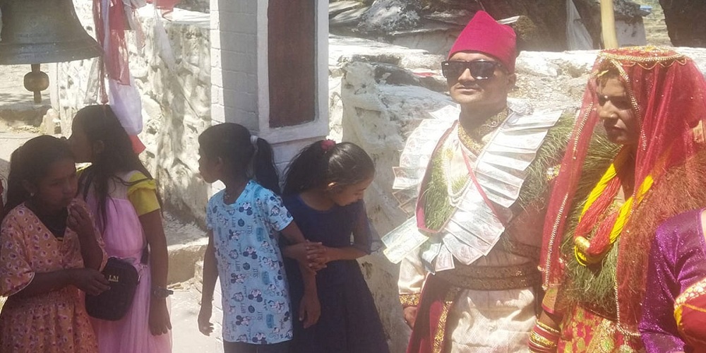 'हामीलाई भित्र पस्नु थिएन तर मन्दिरमा ताला लागेपछि प्रसाद चढाउन नि पाइएन' बडिमालिकामा दलितको बिहे