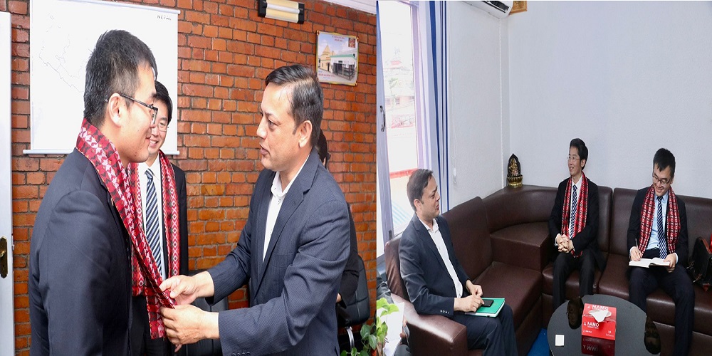 चिनियाँ टोली र राष्ट्रिय स्वतन्त्र पार्टीका महासचिव मुकुल ढकाल