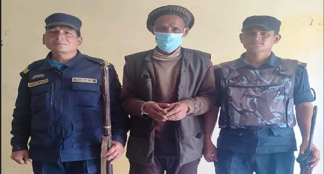 ढुकुरलाई हान्न खोज्दा नातिनीलाई गोली हानेका अमरसिंह पक्राउ